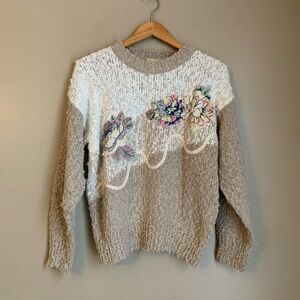 Vtg Needles And Yarn Beige white Floral Appliqué Pearl Pullover Sweater Small